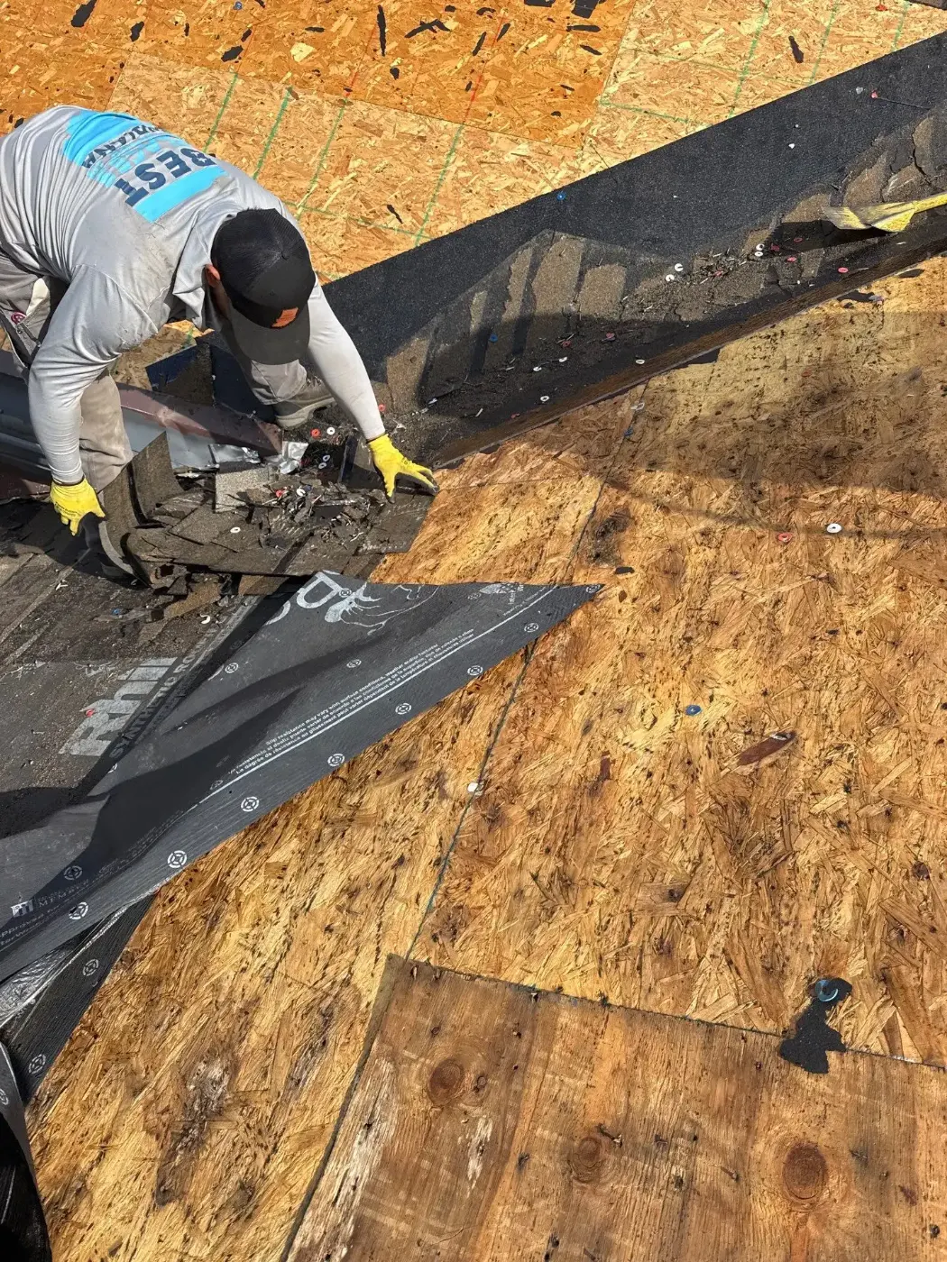 Tarping and dry-in on a Lawrenceburg commercial roof